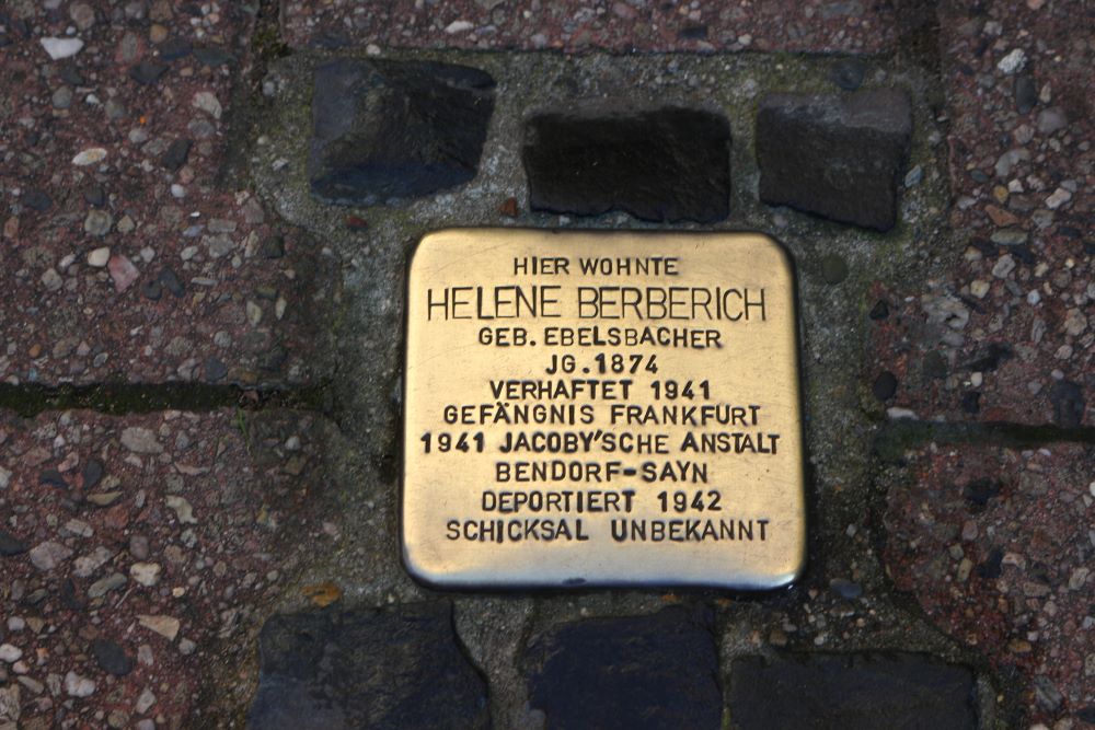 Stolpersteine, Pizza und Ministranten